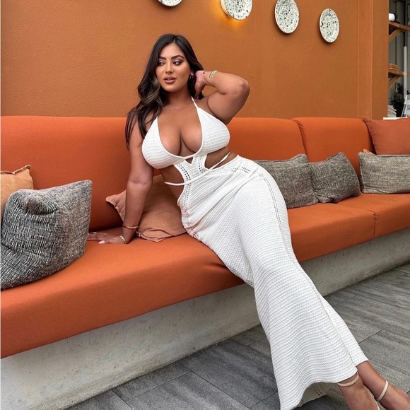 Babyboo Dresses & Skirts - BABYBOO FASHION Arabella Maxi Dress in white. XL